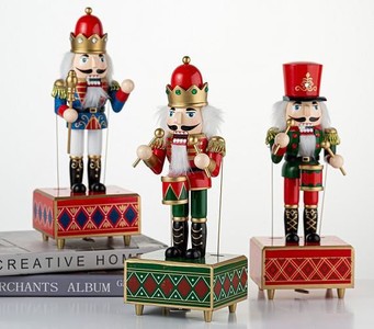 HRESTAČ-NUTCRACKER   MF23-198